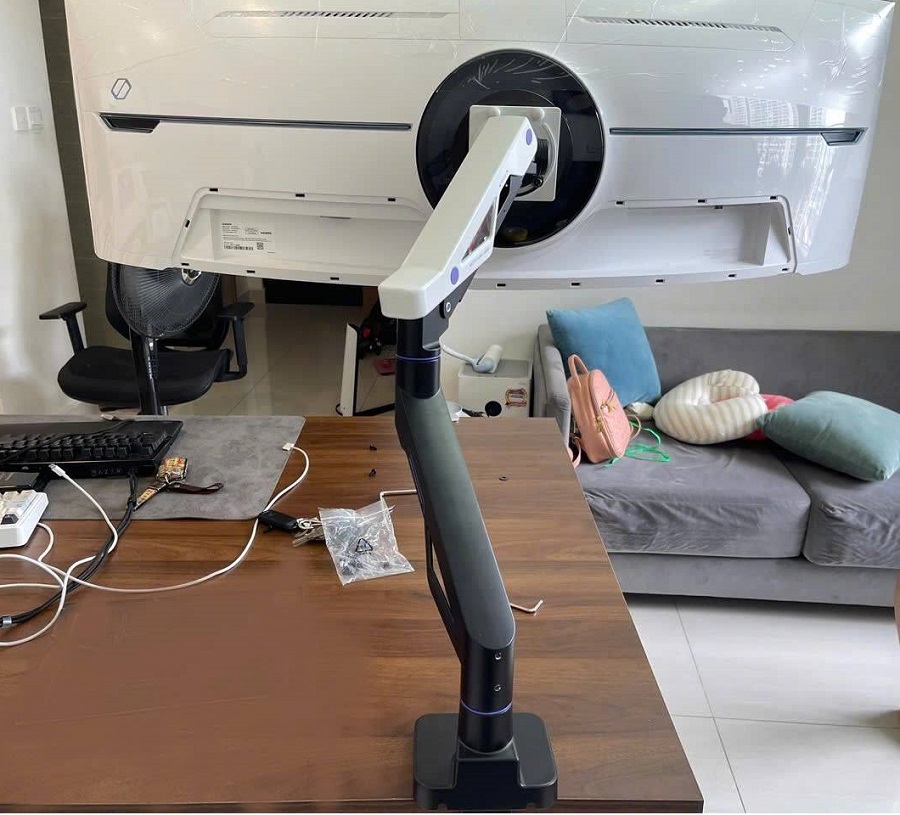 tay arm màn hình LDT95-C012UC lắp đặt thực tế