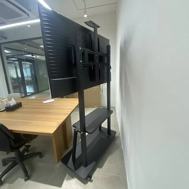 Giá treo tivi di động G1800-1P 60 - 100inch lắp đặt thực tế